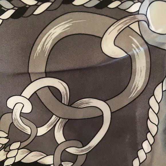 Dennis Basso Status scarf/wrap - Picture 4 of 7